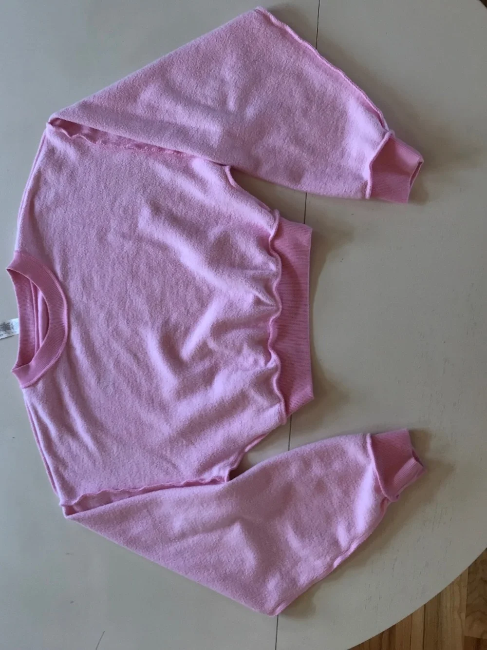 ALO SWEET PINK CROPPED ACCOLADE CREWNECK SWEATSHIRT